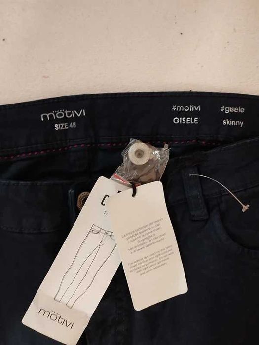 Pantaloni damă Motivi