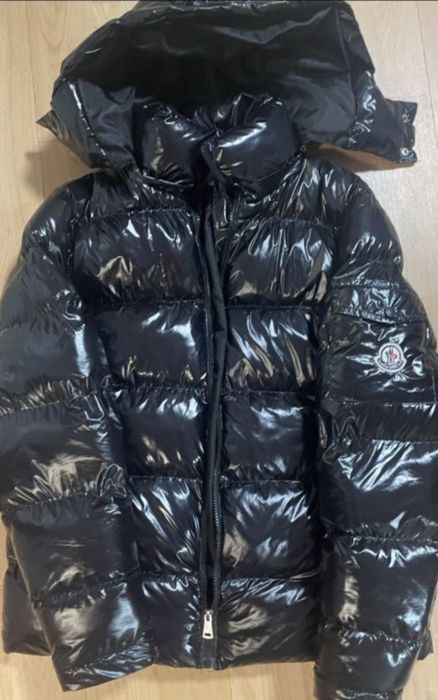 Продавам яке moncler