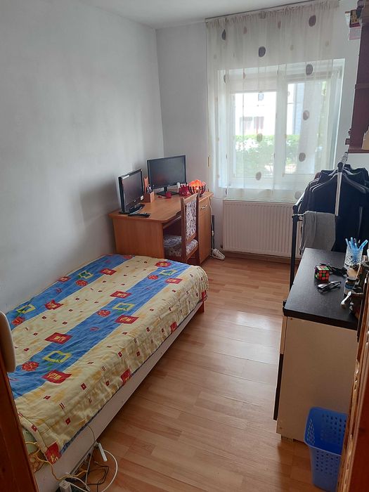 Apartament 3 camere de vanzare