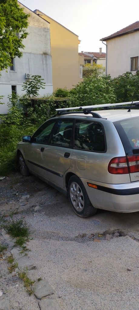 Продавам Волво В40
