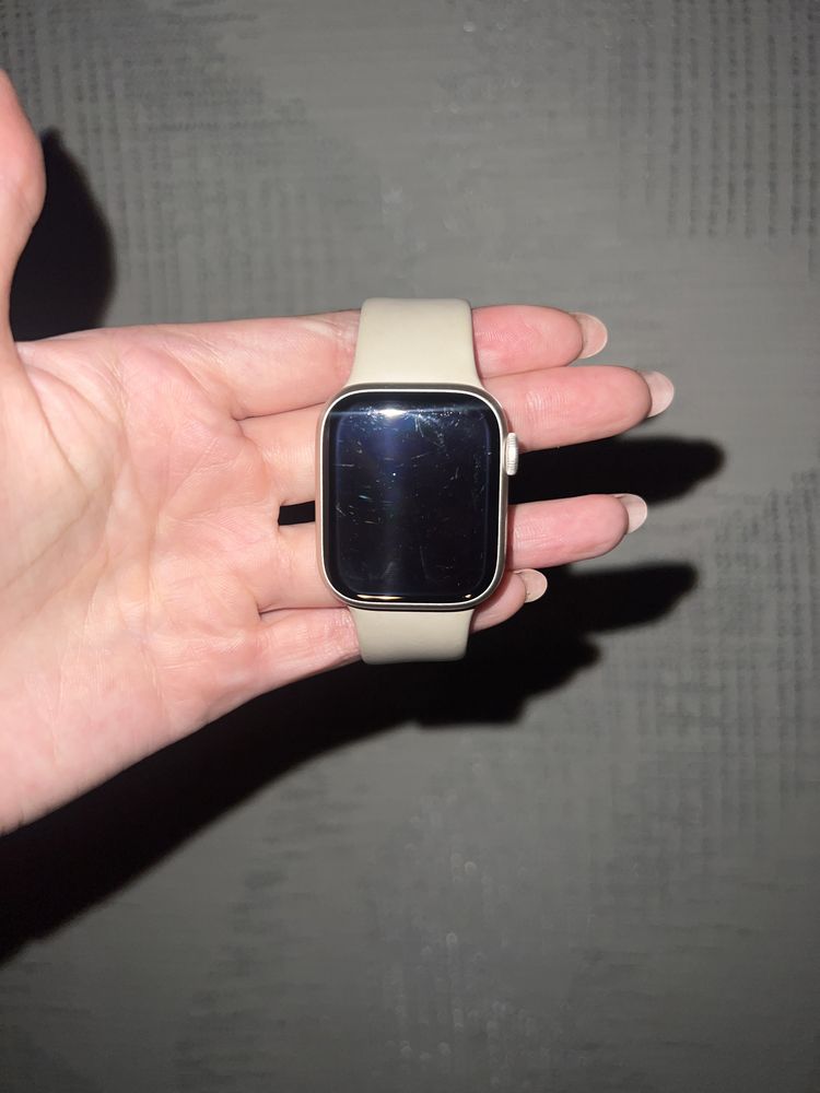 Apple Watch 7, срочно продаю б/у