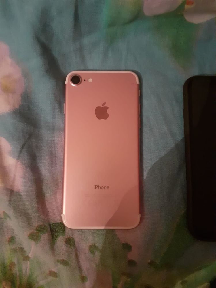 Продам Iphone 7