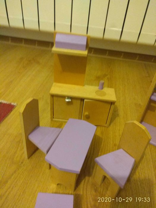 Дървена къща за кукли