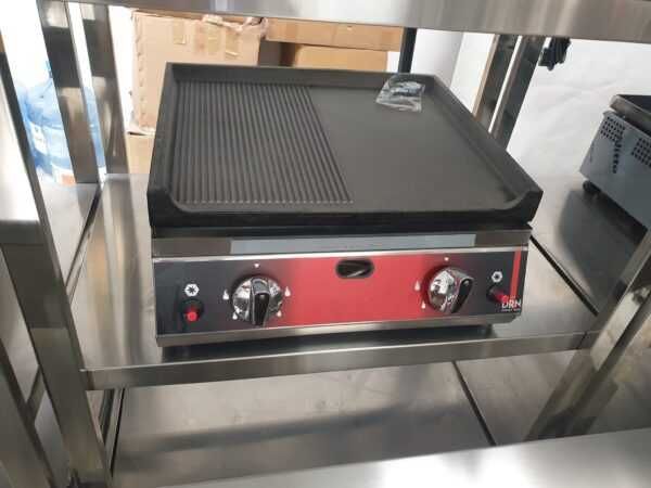 Grill gaz profesional de banc 500x500x200mm, neted si striat