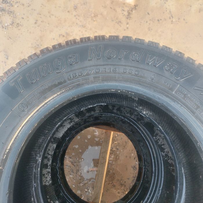 Шины шипованные в отличном состоянии