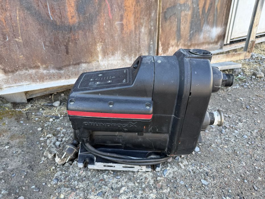 * Самовсасывающая насосная установка GRUNDFOS SCALA2 3-45 в отличном с