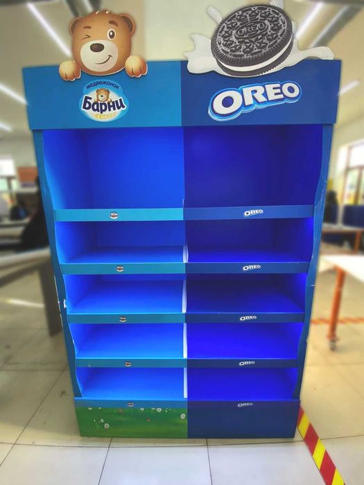 Шкаф с подсветкой полок
