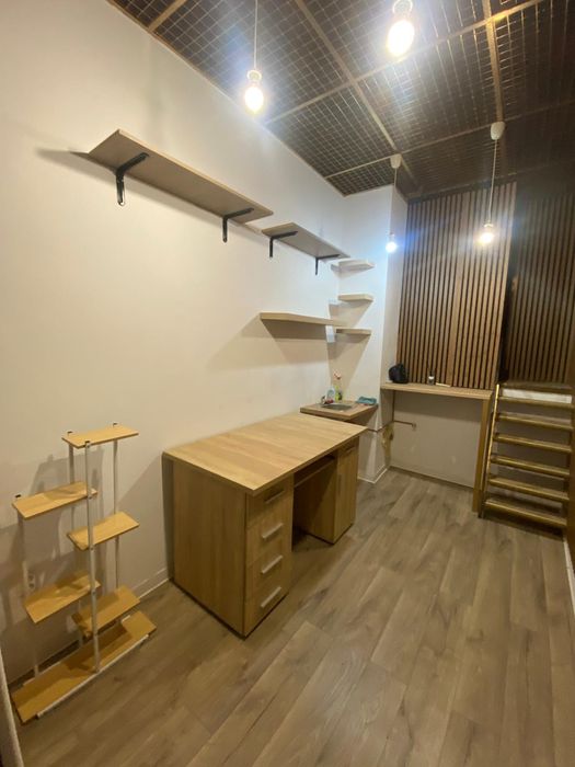 Scara/etajera cu 3 polite, aproape noua.