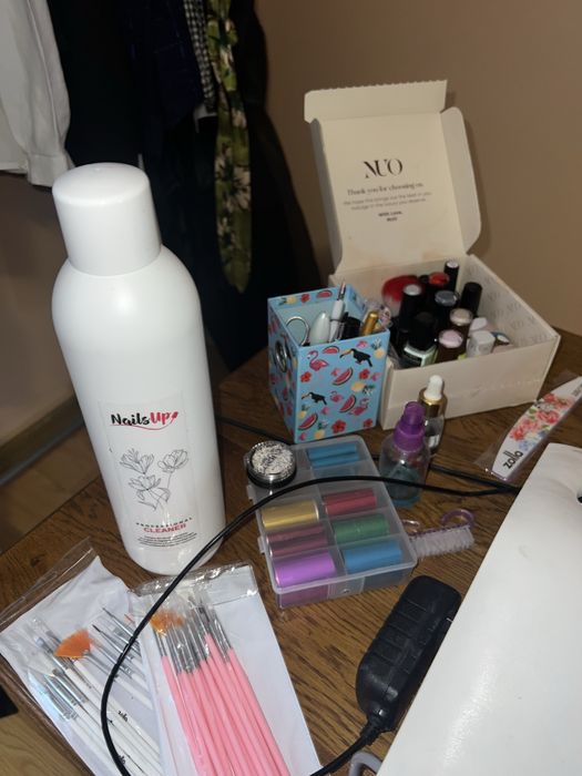 Manichiura freză, aspirator, lampă uv + multe altele