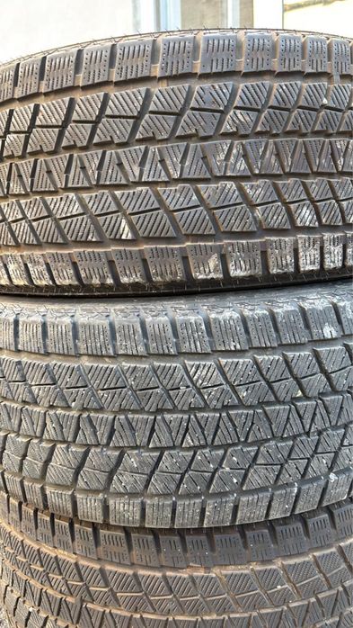 KAPSEN 235/45/18 почти новый