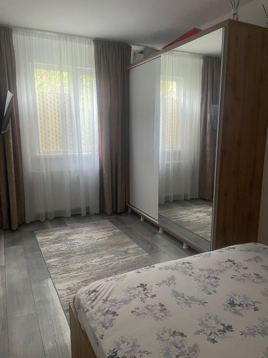 Vând apartament în valea roșie