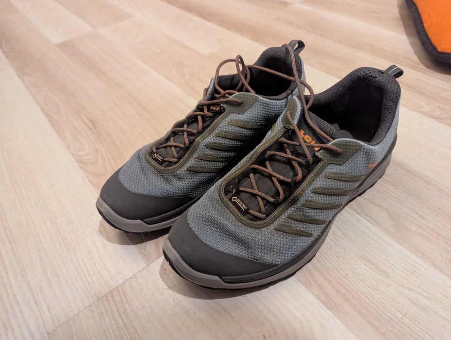 Дамски туристически обувки Lowa Gore Tex