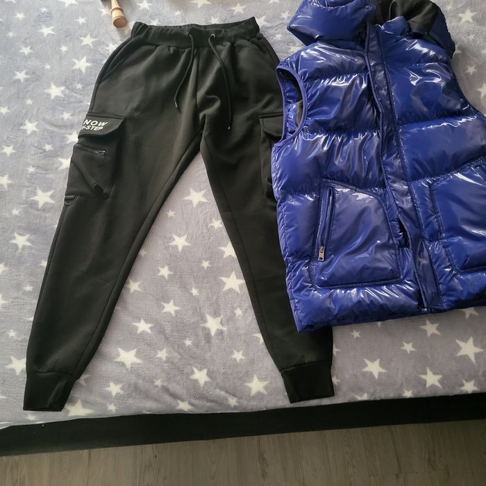 Vând vestă albastră