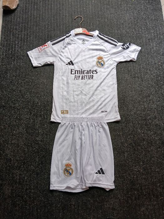 Продавам на Adidas и Nike   спортни  екип комплект  на добра ц