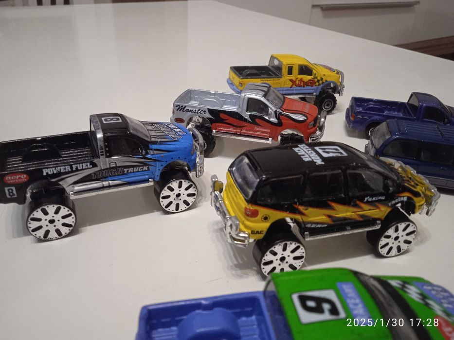 Метални колички 7 бр., Ford F series, Windstar. на Realtoy, 1:61- 1:64