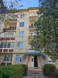 Vând apartament cu 3 camere în Covasna