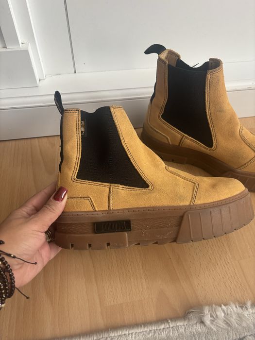 Ghete piele intoarsa Puma