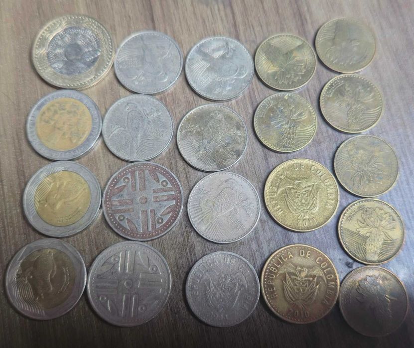 монети Колумбия 25 бр