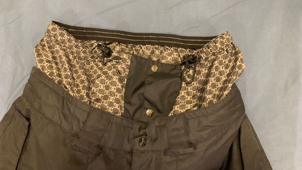 Сноуборд панталони DC – размер L, водоустойчиви, цена 30 лв