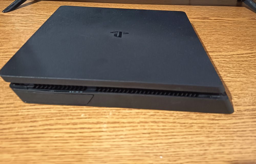 PlayStation 4 slim 500gb