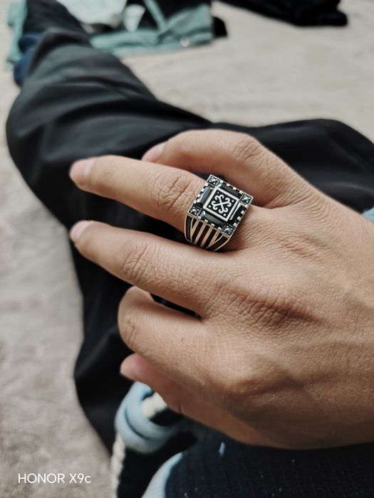 Kumush uzuk sotiladi!