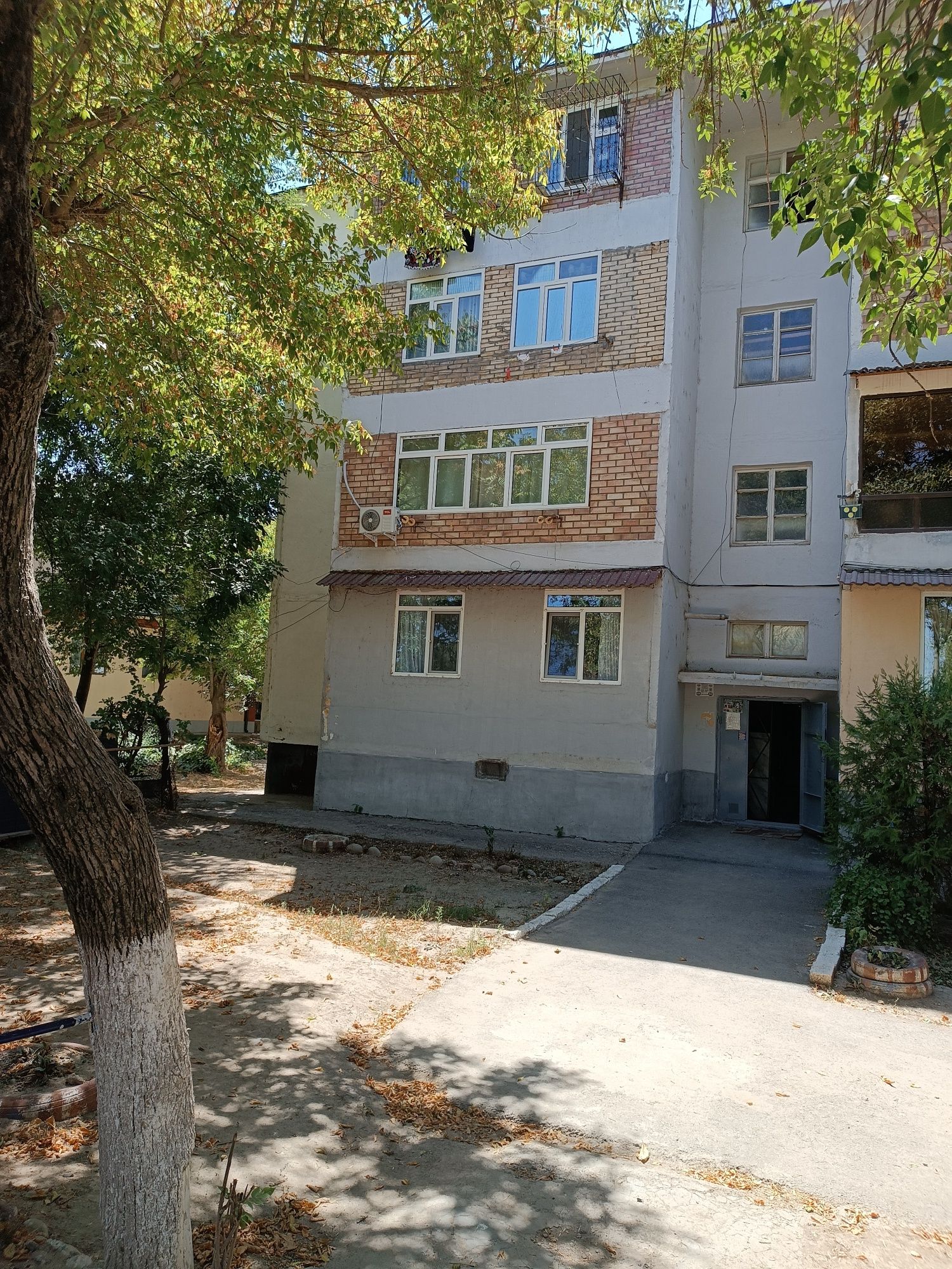 Продается 2-х комнатная квартира. Район Октябрь. Цена 34000 y.e