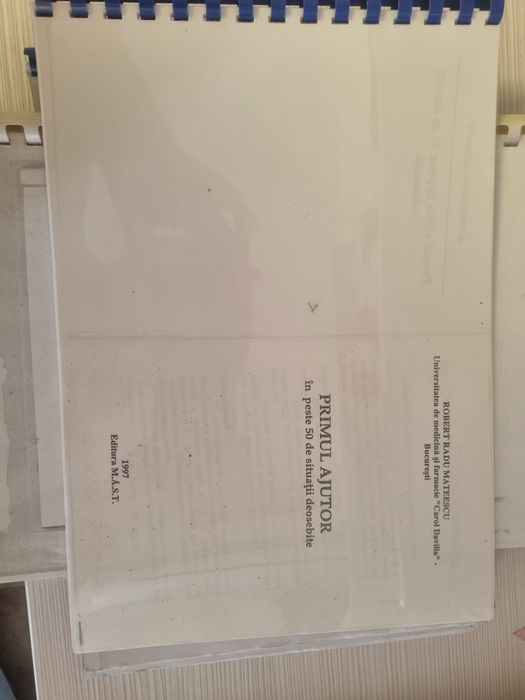 Vand cărți pentru Postliceala Sanitara