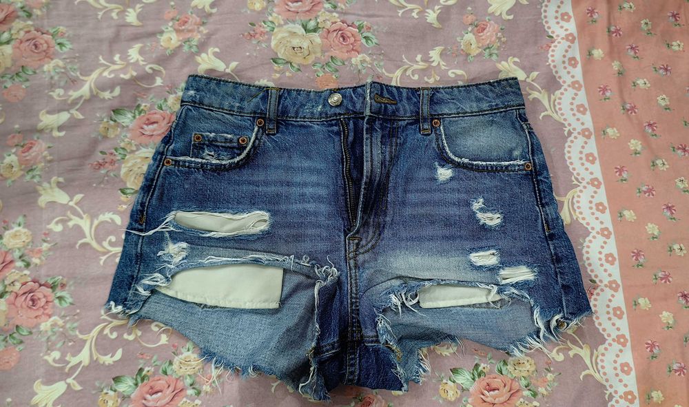 Продаются джинсовые шорты