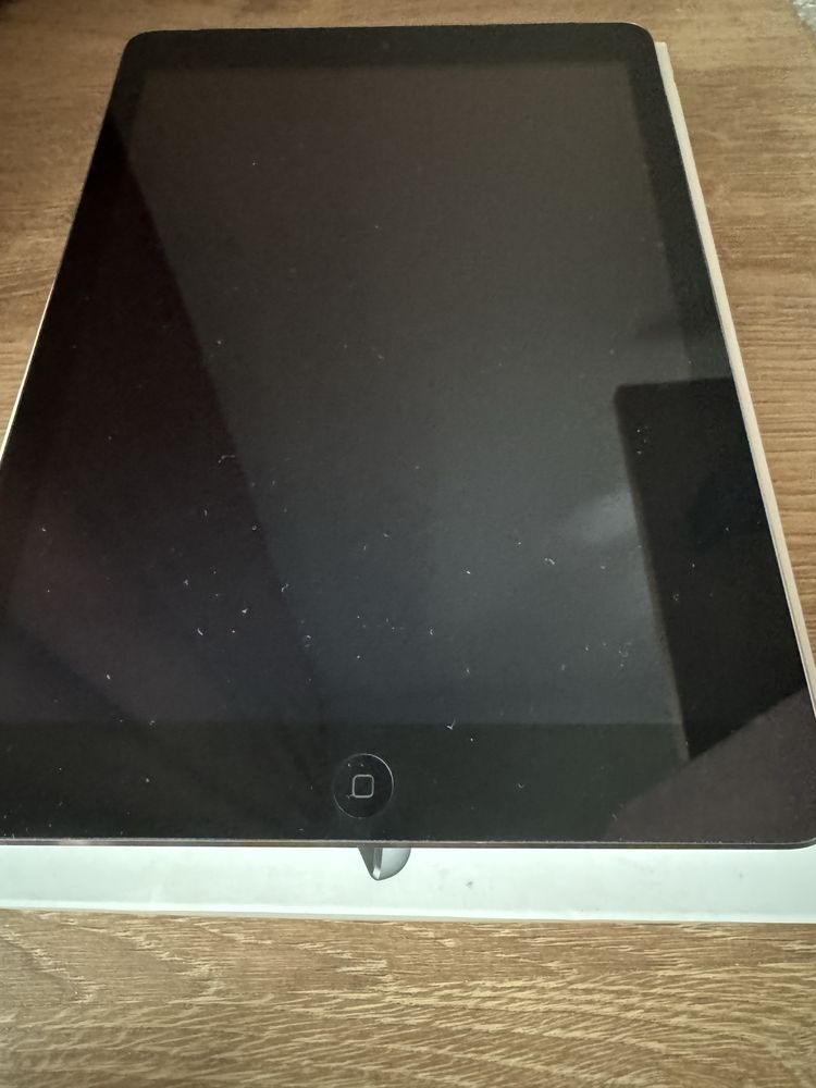 iPad Air - 500 lei