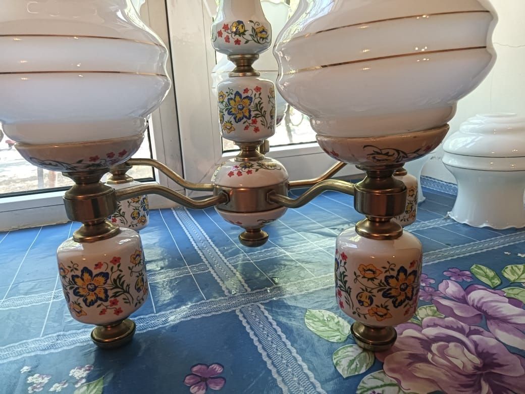 Продам фарфоровую люстру