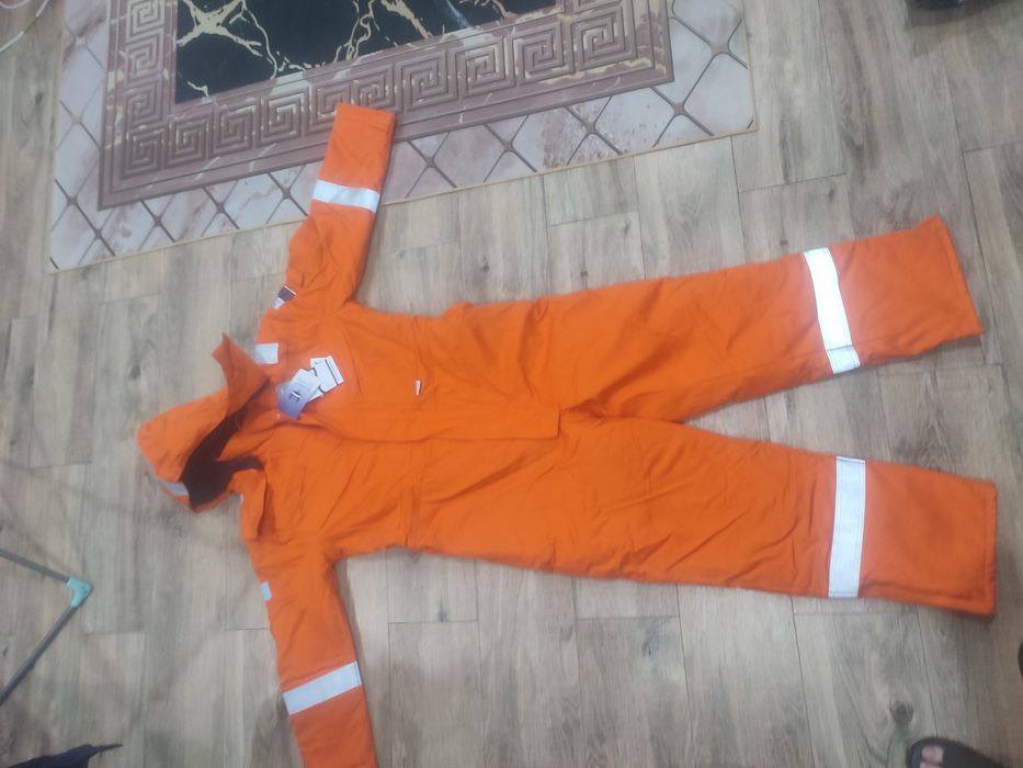 Зимний комбез  теплый новый с капюшоном