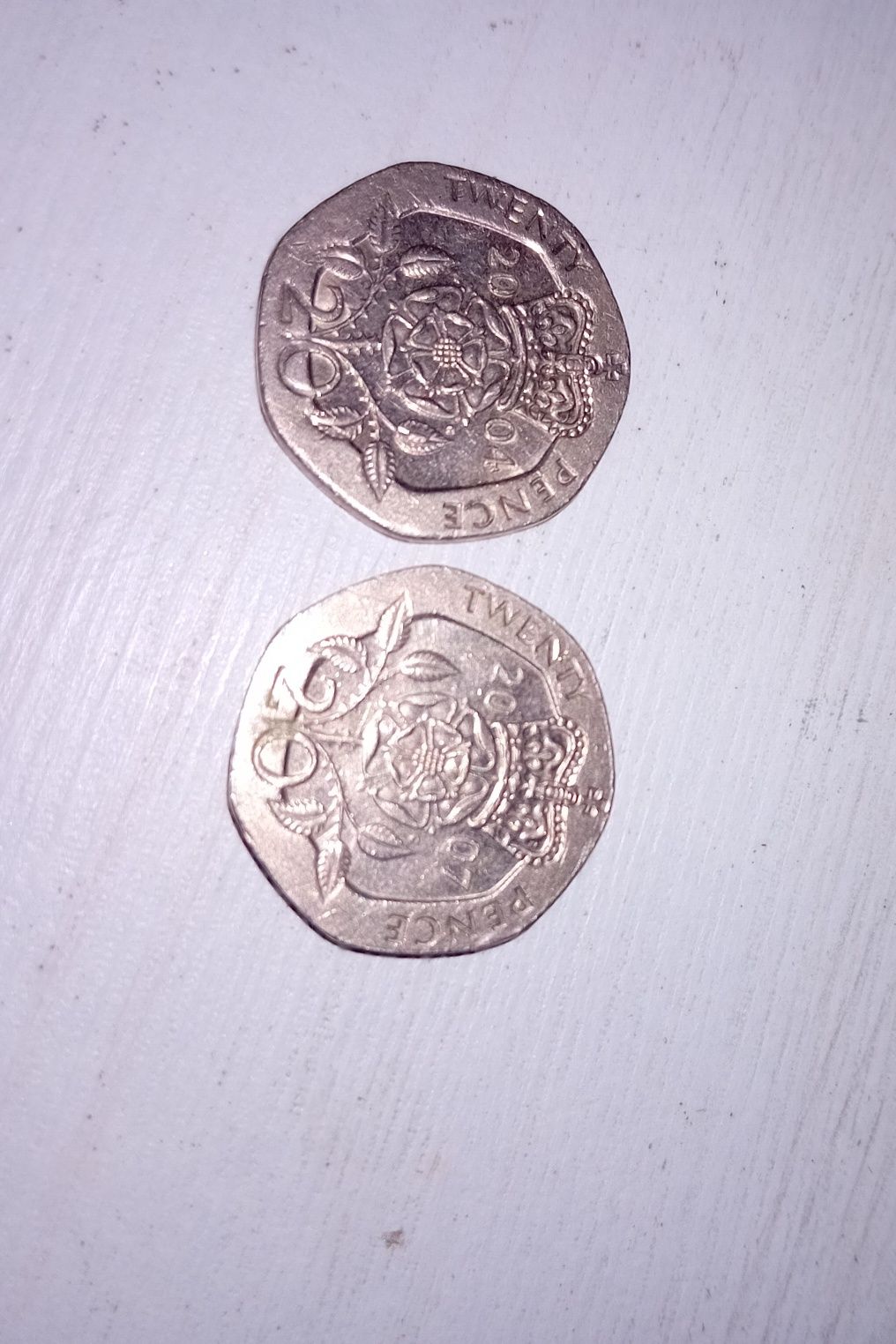 Moneda cu regina Angliei vând urgent