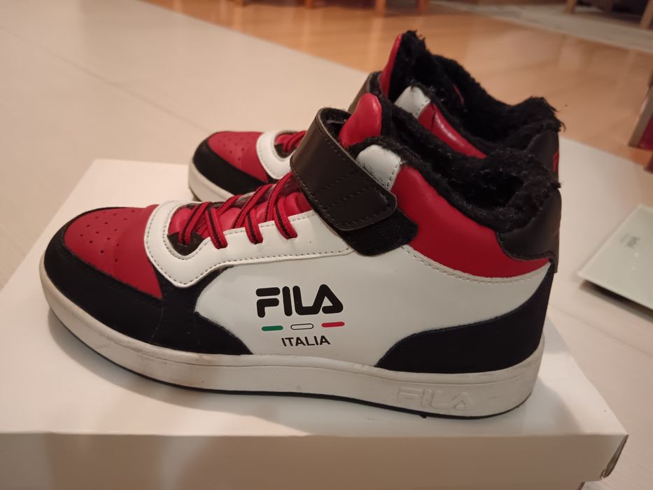 Есенно-зимни юношески сникърси Fila