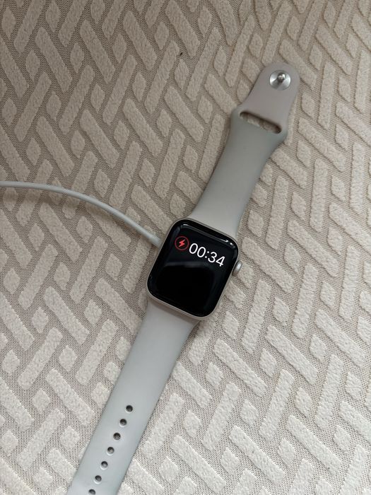Продам Apple watch se