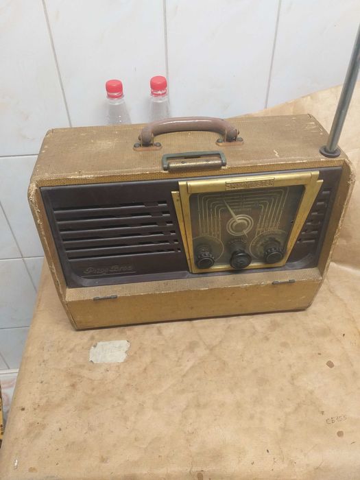 Radio de colectie, vintage, portabil, cu lampi