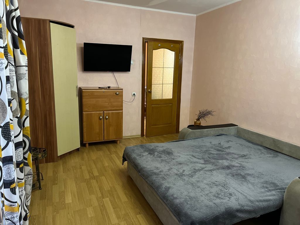 Посуточно 2-х комн, 4 мкрн