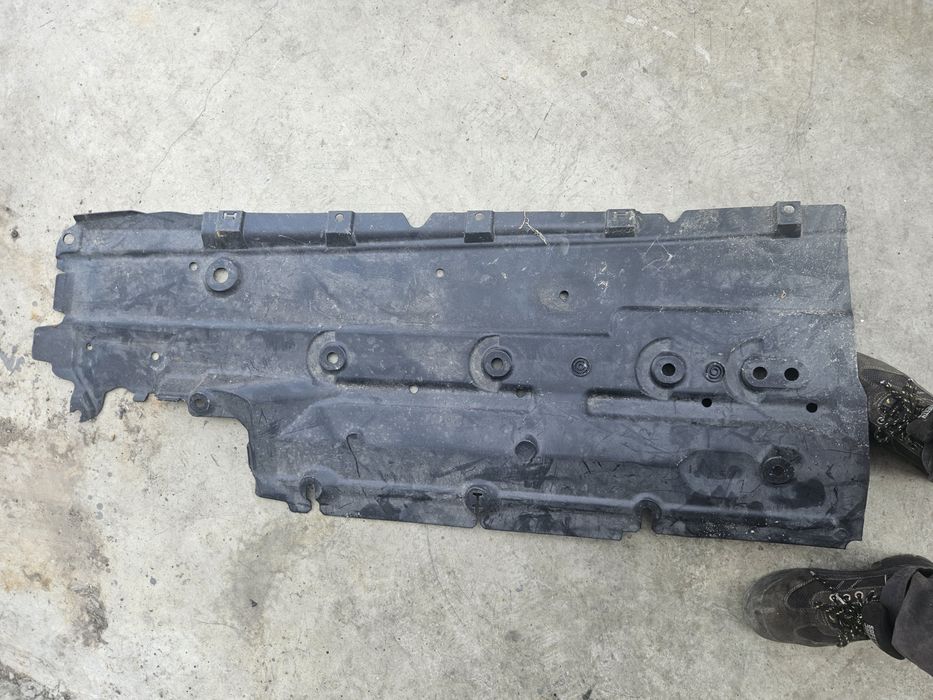 scut lateral stanga dacia sandero 3 stepway 2021