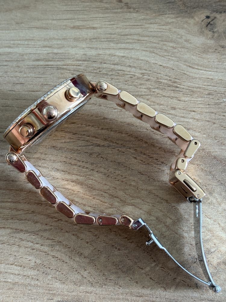 Продавам часовник Michael Kors