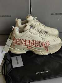 Кецове BALENCIAGA Triple S обувки маратонки