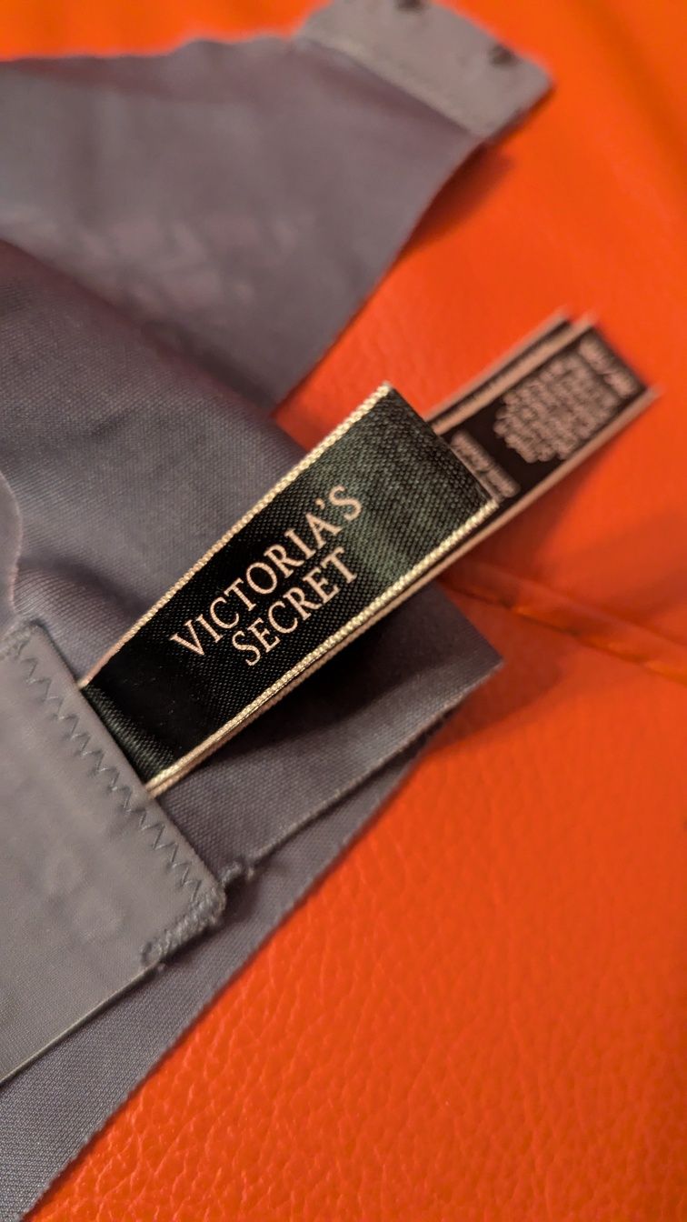 Дамски оригинален сутиен Victoria Secret's  38/С