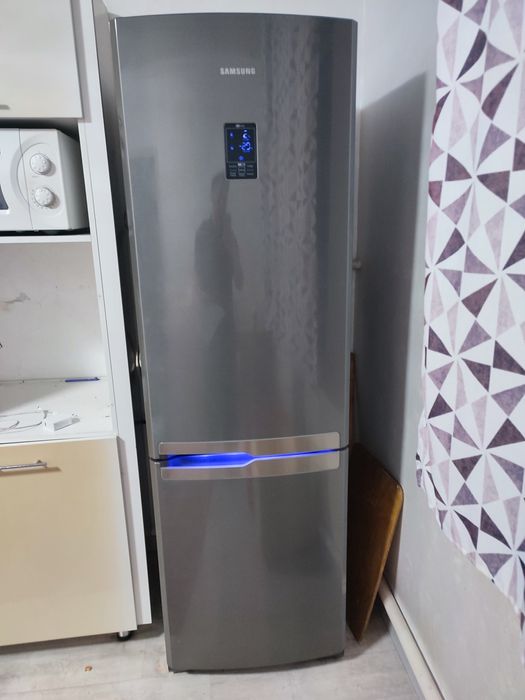 Холодильник Samsung