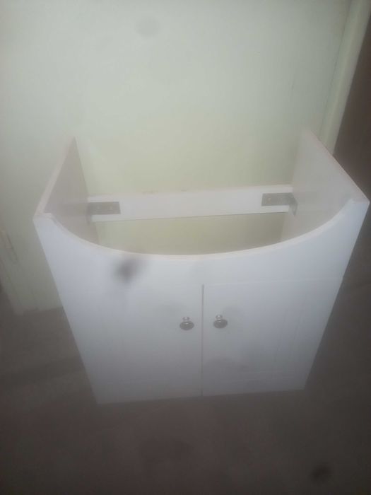 Шкаф за баня за стена практичен 60/30/54