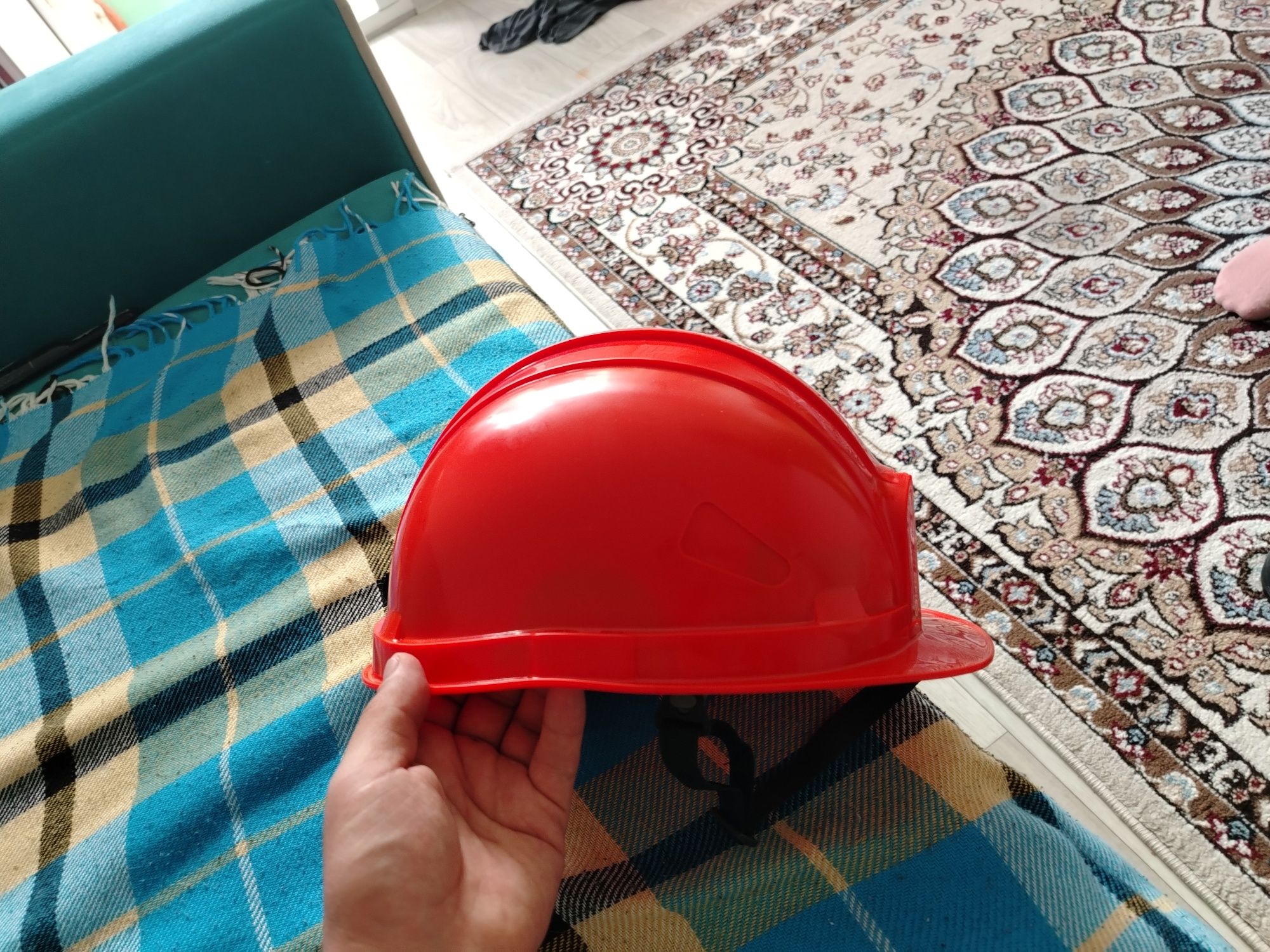 Продаю каску новая