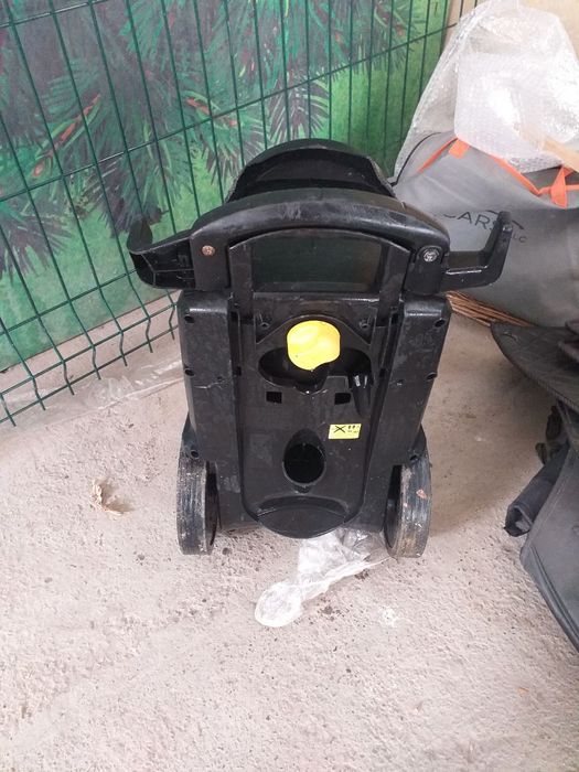 Срочно продаю карчер не рабочий на  запчасти или на вастоновлен я