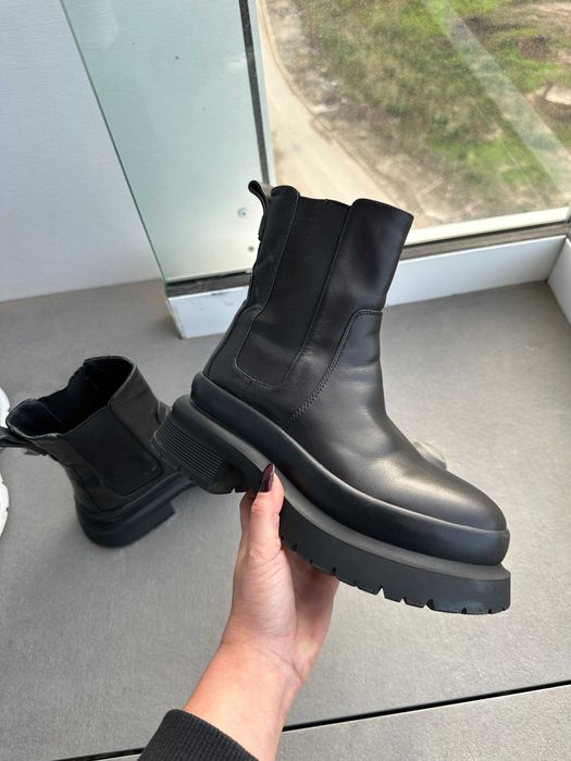 Ghete de iarna din piele Valentino 35/36