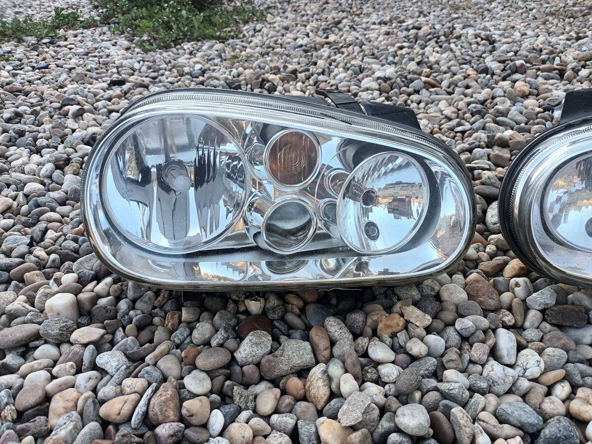 ляв и десен фар с халоген за фолксваген голф 4 VOLKSWAGEN GOLF 4