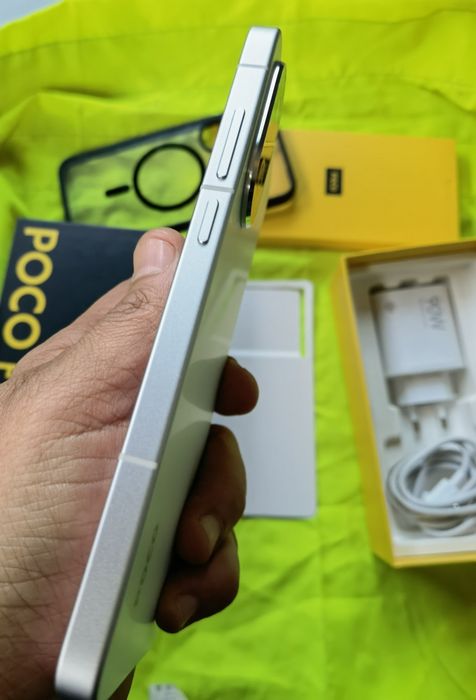 Poco f7/12-512/,перфектен,комплект възможен бартер.