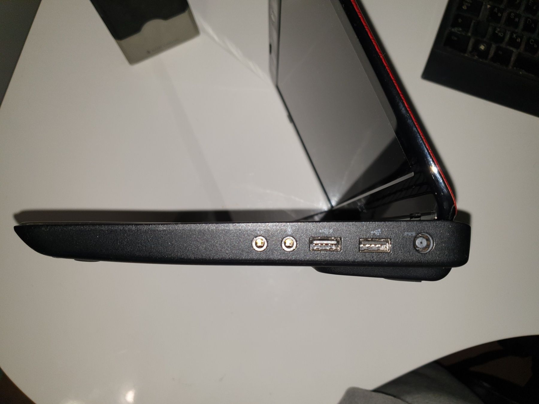 Лаптоп DELL inspiron P07T