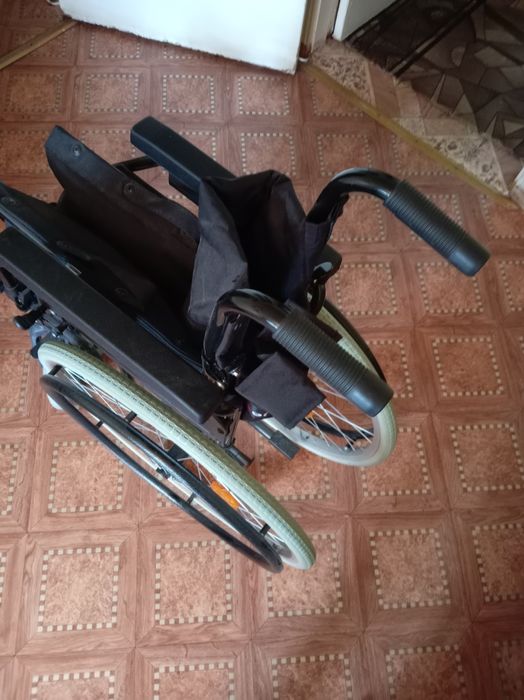 Продам инвалидное кресло