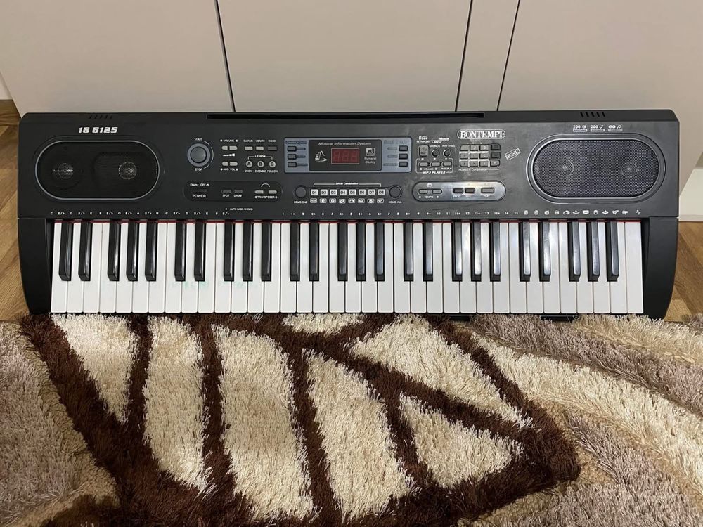 Orga electrica Bontempi 16-6125 in stare buna